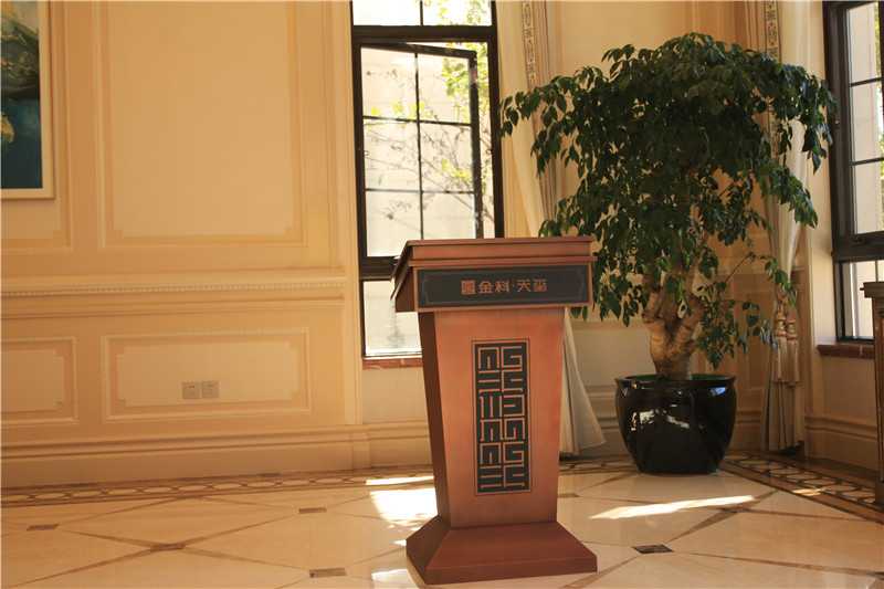 在標(biāo)識(shí)設(shè)計(jì)中，色彩帶給人的感受
